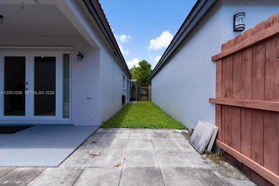 Недавно продано: $605,000 (3 спален, 2 ванн, 1391 Квадратных фут)