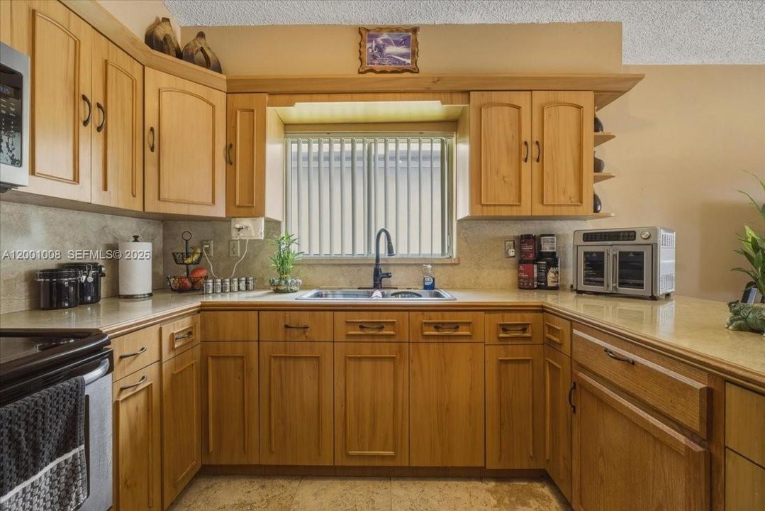 Недавно продано: $605,000 (3 спален, 2 ванн, 1391 Квадратных фут)
