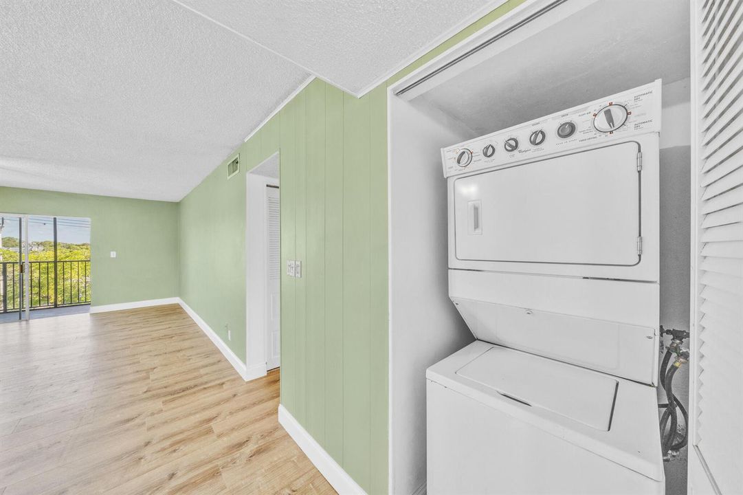 5 Laundry Closet (2)
