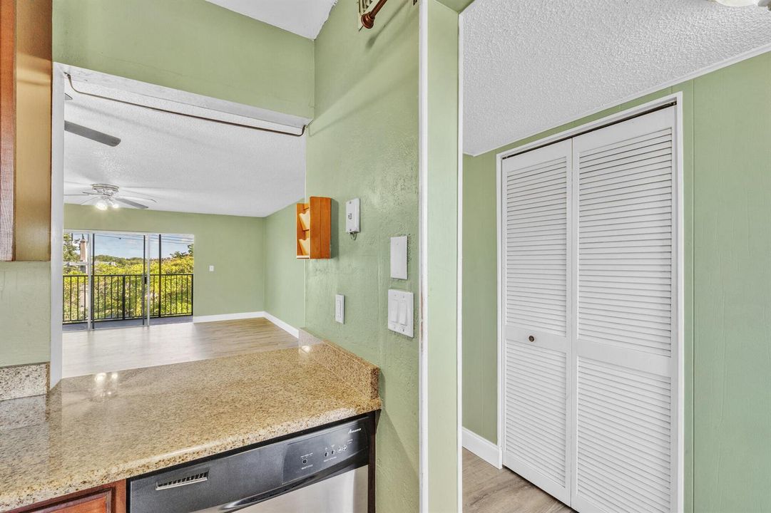 5 Laundry Closet (1)