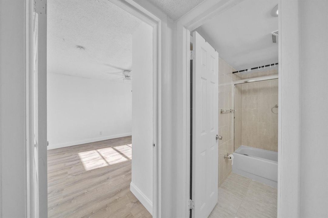 24 Guest Bedroom B (1)