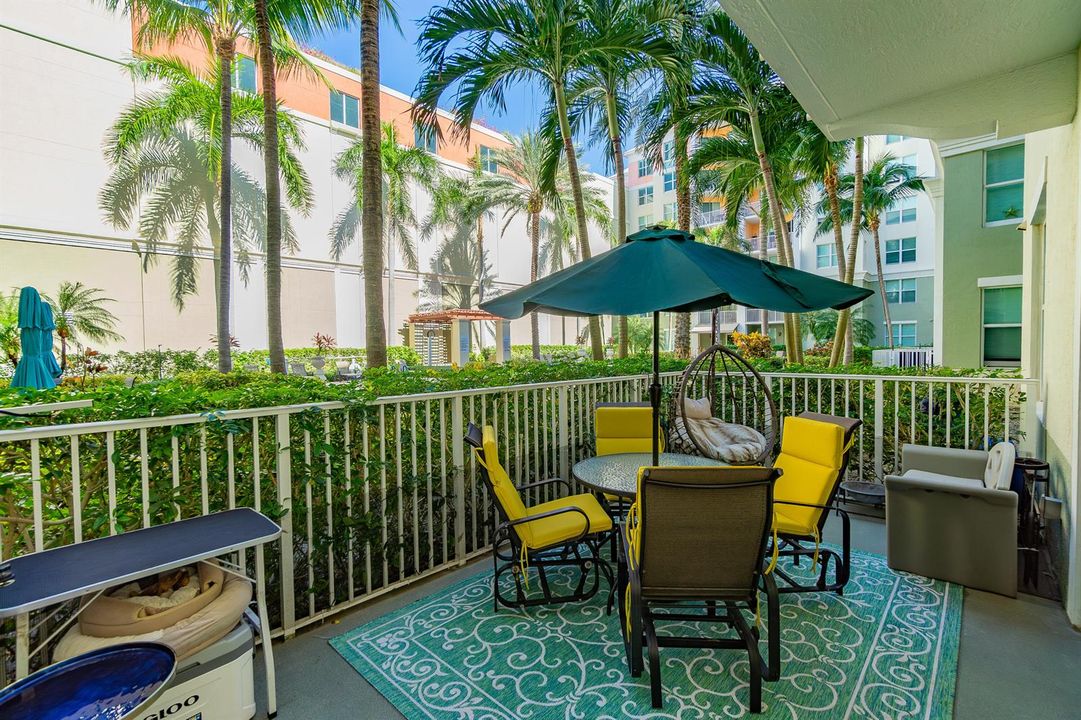 Large Private Patio (3)