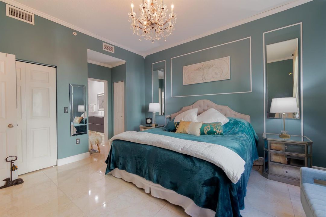 Master Bedroom (2)
