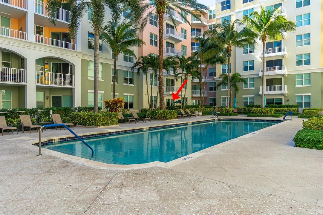 Condo Poolside Location (2)