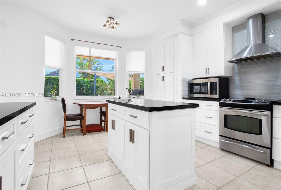 En Venta: $1,170,000 (4 camas, 3 baños, 2536 Pies cuadrados)