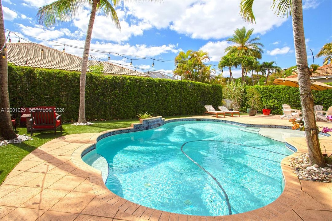 En Venta: $1,170,000 (4 camas, 3 baños, 2536 Pies cuadrados)