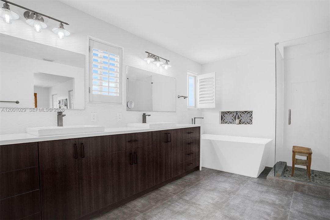 En Venta: $1,170,000 (4 camas, 3 baños, 2536 Pies cuadrados)