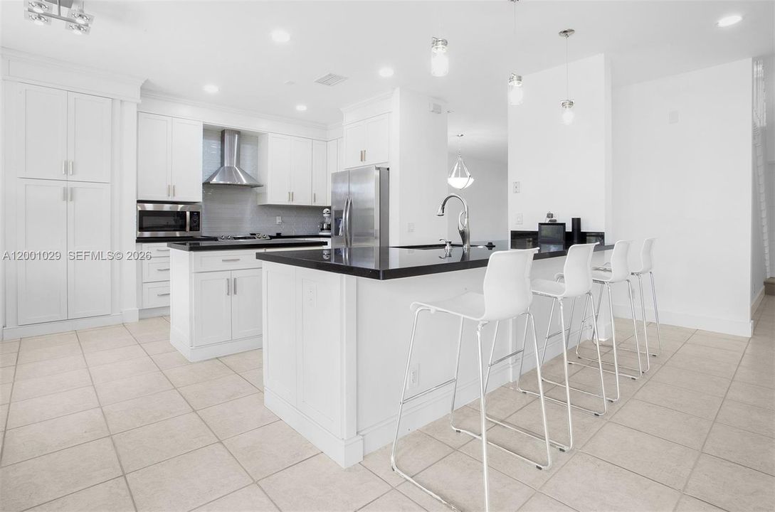 En Venta: $1,170,000 (4 camas, 3 baños, 2536 Pies cuadrados)