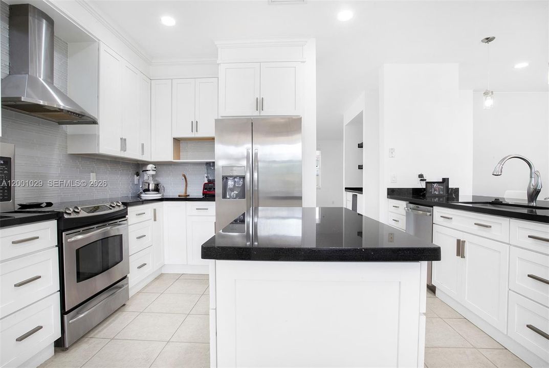 En Venta: $1,170,000 (4 camas, 3 baños, 2536 Pies cuadrados)