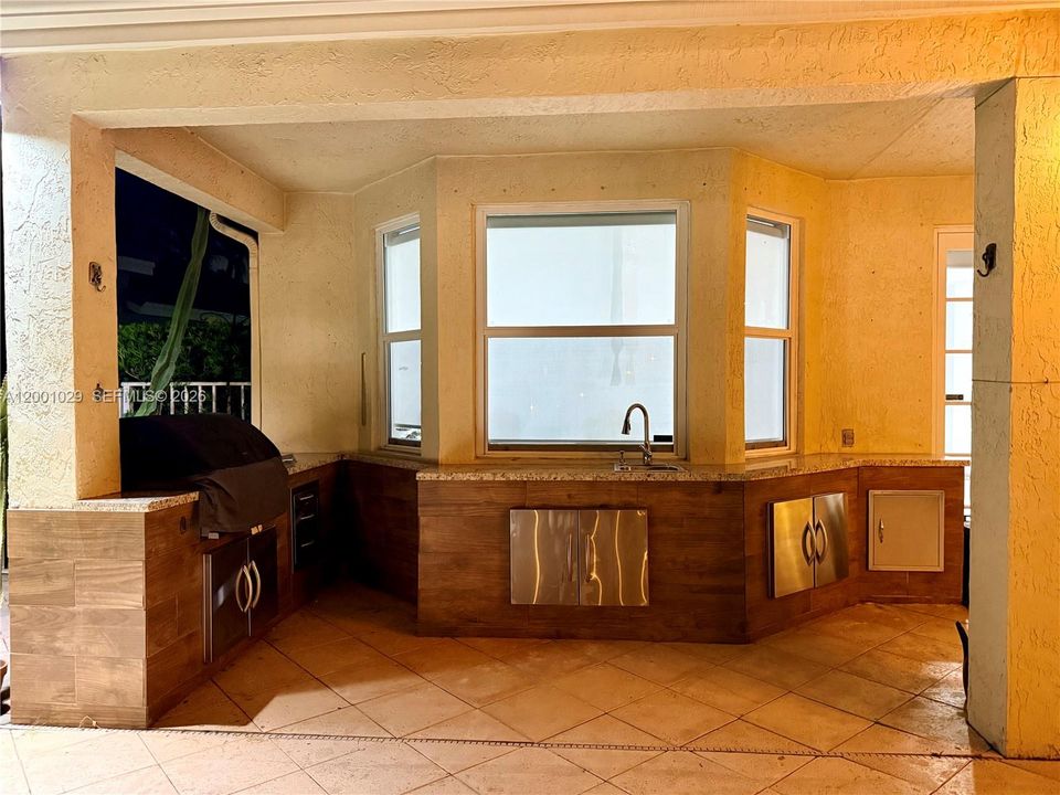 En Venta: $1,170,000 (4 camas, 3 baños, 2536 Pies cuadrados)