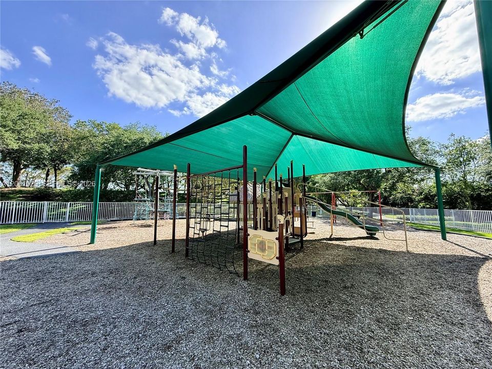 En Venta: $1,170,000 (4 camas, 3 baños, 2536 Pies cuadrados)
