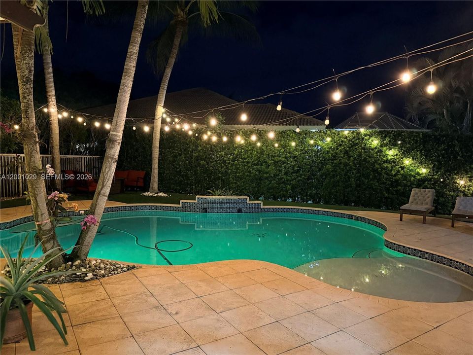 En Venta: $1,170,000 (4 camas, 3 baños, 2536 Pies cuadrados)