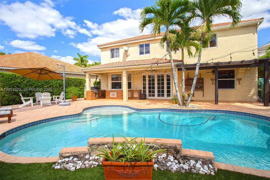 En Venta: $1,170,000 (4 camas, 3 baños, 2536 Pies cuadrados)