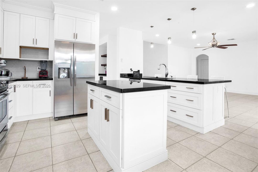 En Venta: $1,170,000 (4 camas, 3 baños, 2536 Pies cuadrados)