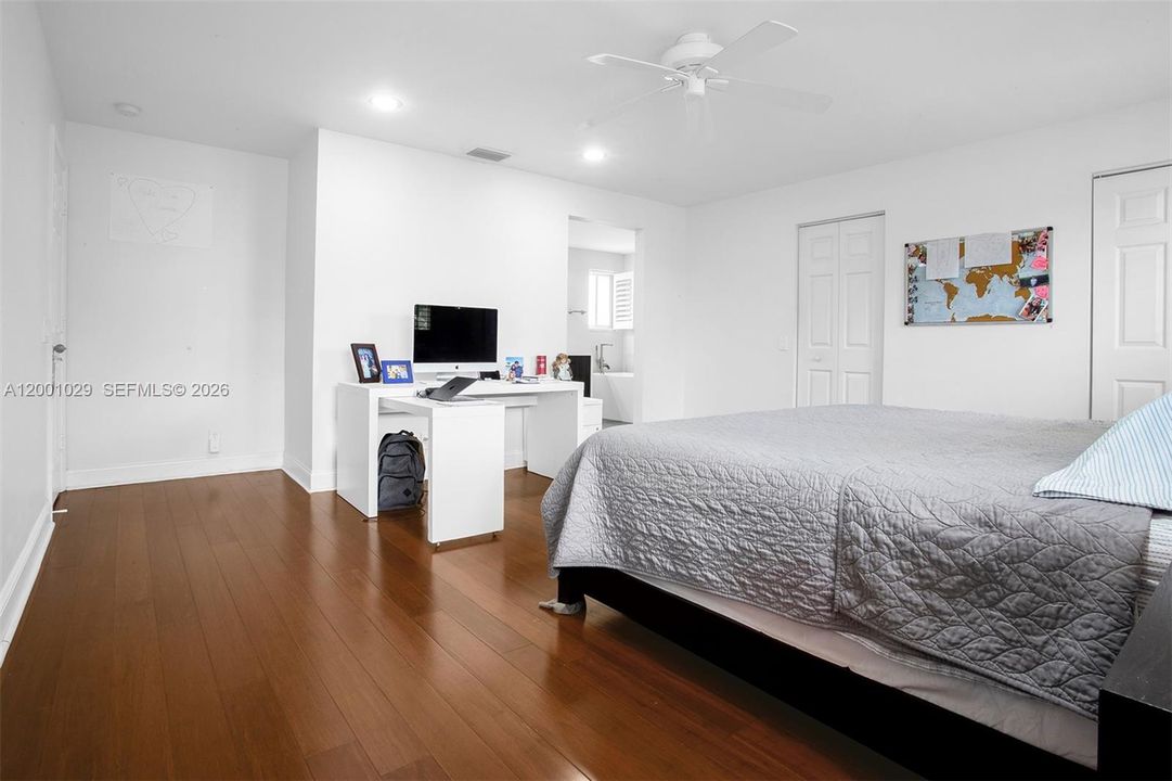 En Venta: $1,170,000 (4 camas, 3 baños, 2536 Pies cuadrados)