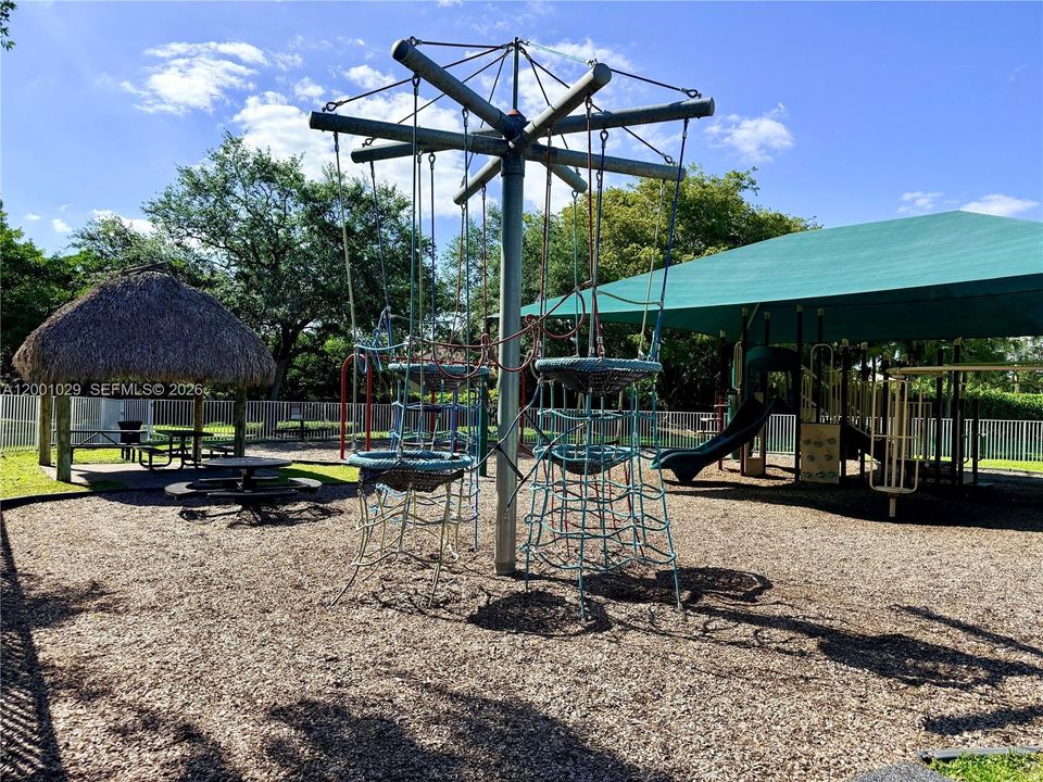 En Venta: $1,170,000 (4 camas, 3 baños, 2536 Pies cuadrados)
