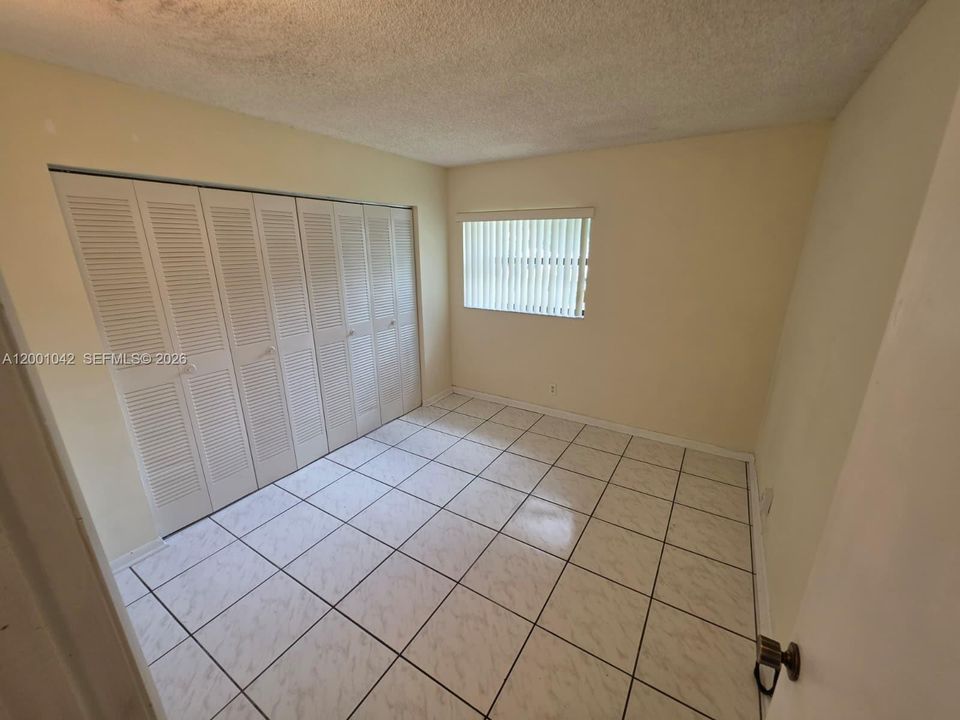 For Sale: $295,000 (2 beds, 2 baths, 954 Square Feet)