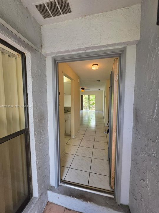 For Sale: $295,000 (2 beds, 2 baths, 954 Square Feet)