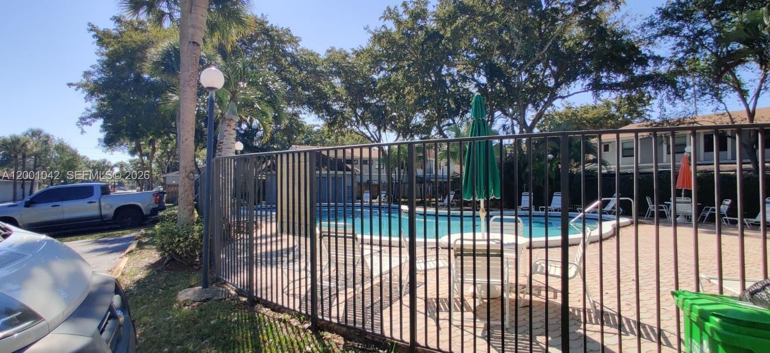 For Sale: $295,000 (2 beds, 2 baths, 954 Square Feet)