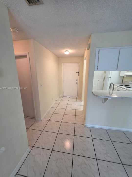 For Sale: $295,000 (2 beds, 2 baths, 954 Square Feet)