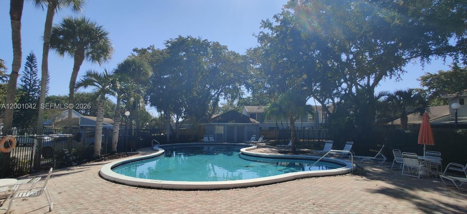 For Sale: $295,000 (2 beds, 2 baths, 954 Square Feet)