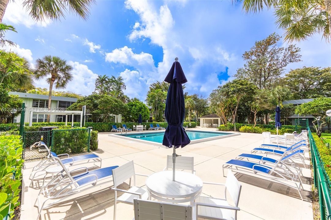 For Sale: $317,000 (3 beds, 3 baths, 1620 Square Feet)