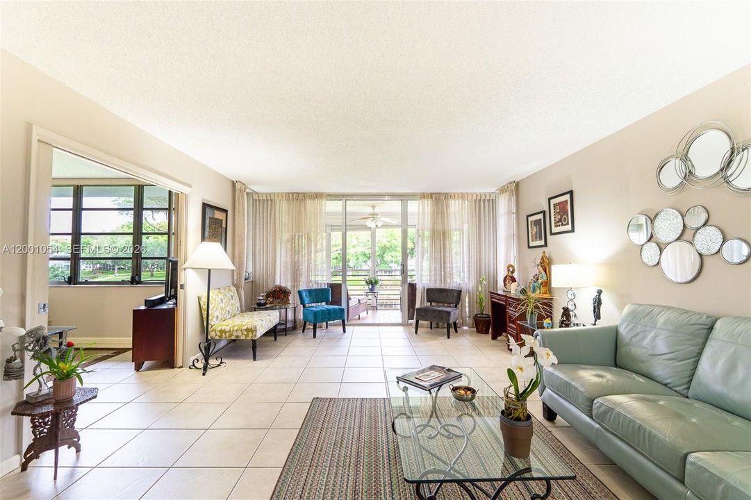 For Sale: $317,000 (3 beds, 3 baths, 1620 Square Feet)