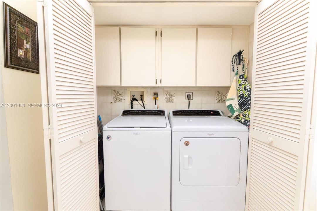 For Sale: $317,000 (3 beds, 3 baths, 1620 Square Feet)