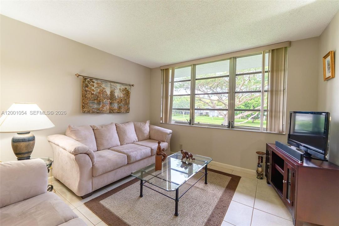 For Sale: $317,000 (3 beds, 3 baths, 1620 Square Feet)