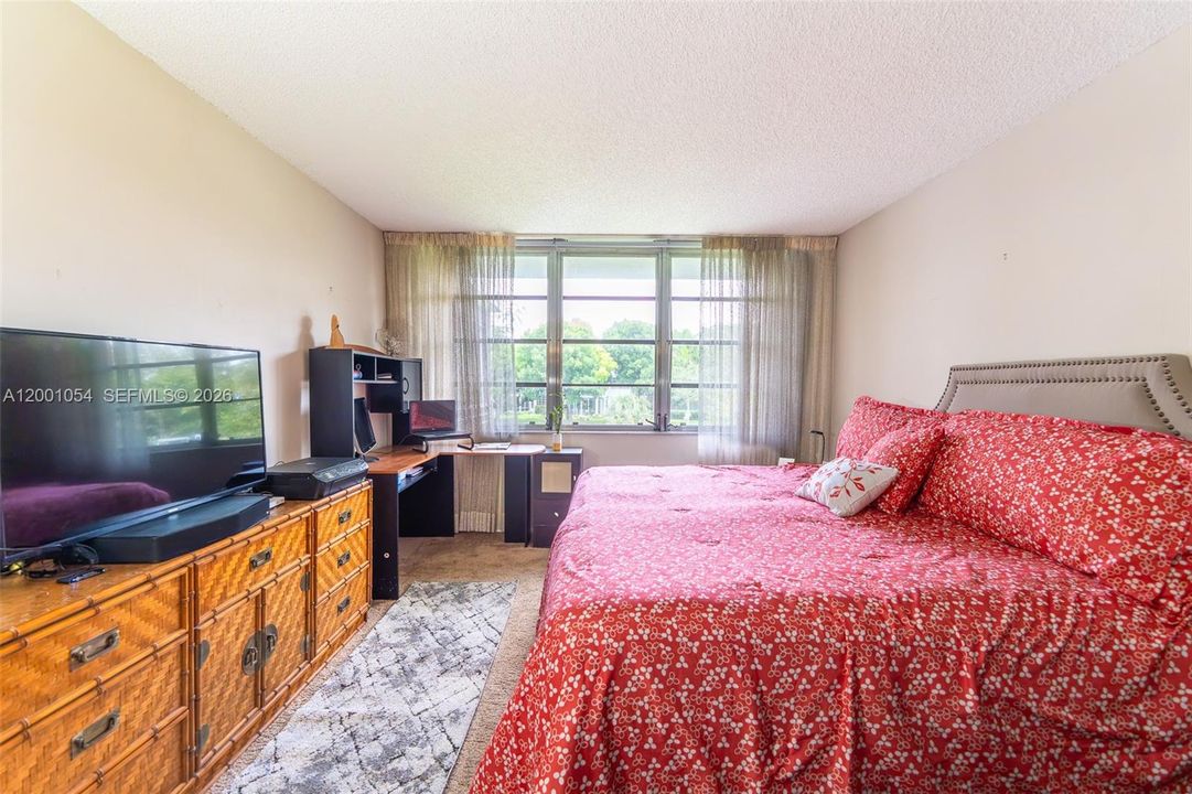 For Sale: $317,000 (3 beds, 3 baths, 1620 Square Feet)