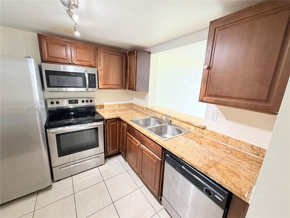 For Sale: $160,000 (2 beds, 2 baths, 1175 Square Feet)
