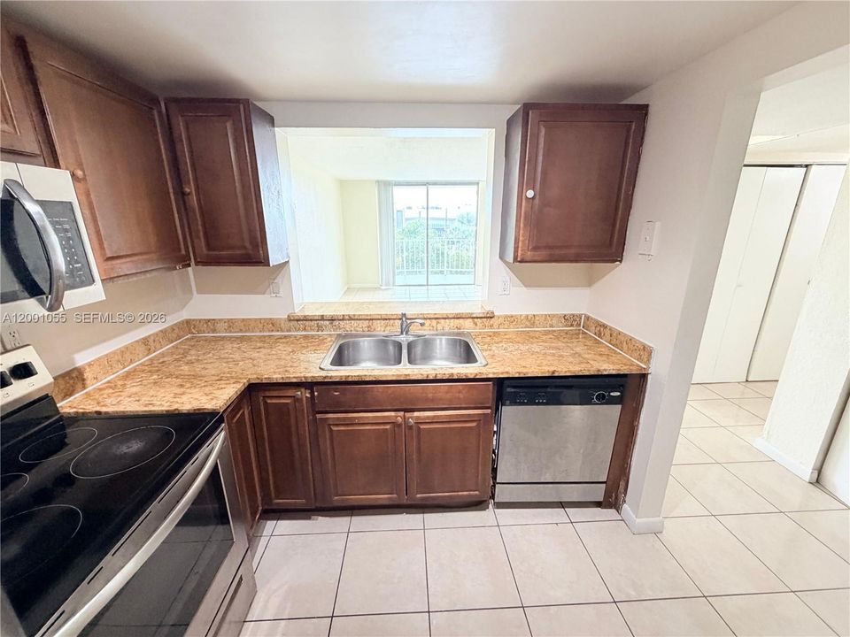 For Sale: $160,000 (2 beds, 2 baths, 1175 Square Feet)