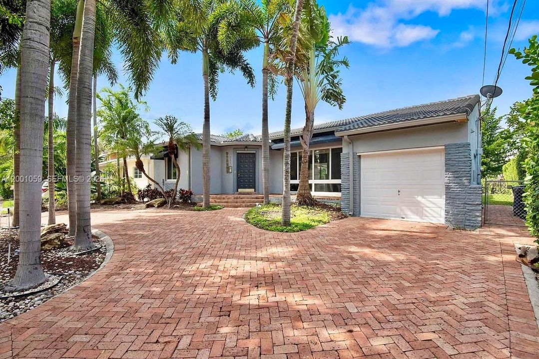 Active With Contract: $8,800 (4 beds, 3 baths, 1985 Square Feet)