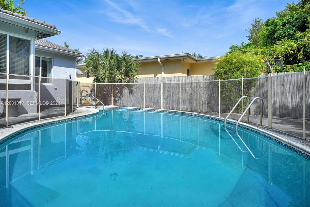 Active With Contract: $8,800 (4 beds, 3 baths, 1985 Square Feet)
