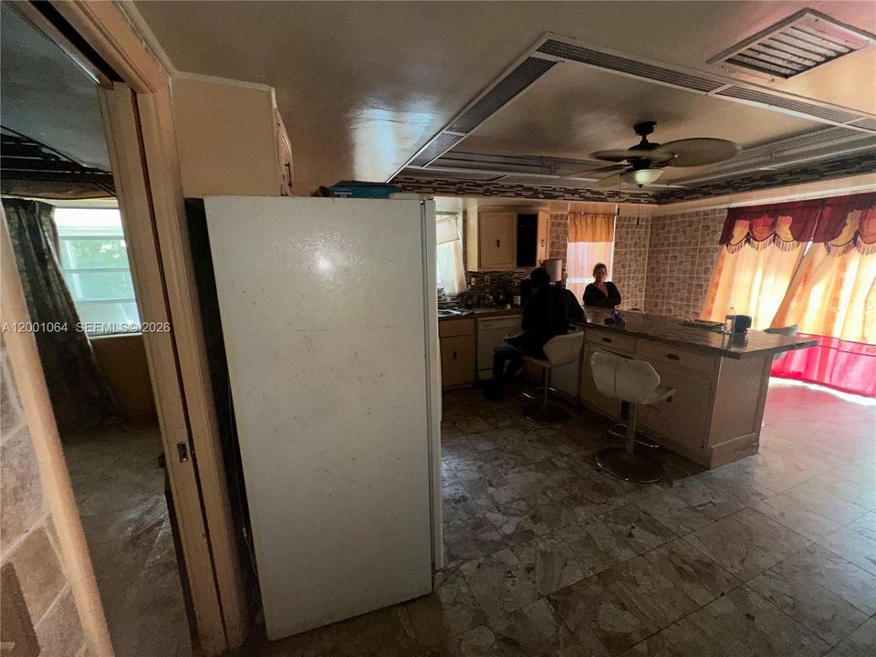 Activo con contrato: $980,000 (7 camas, 4 baños, 4581 Pies cuadrados)