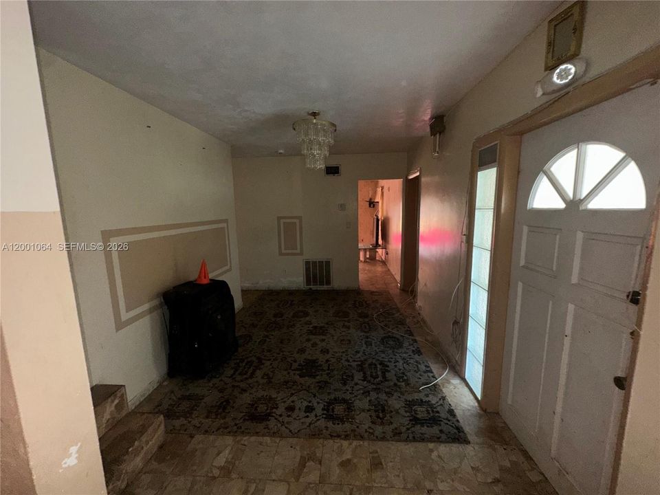 Activo con contrato: $980,000 (7 camas, 4 baños, 4581 Pies cuadrados)