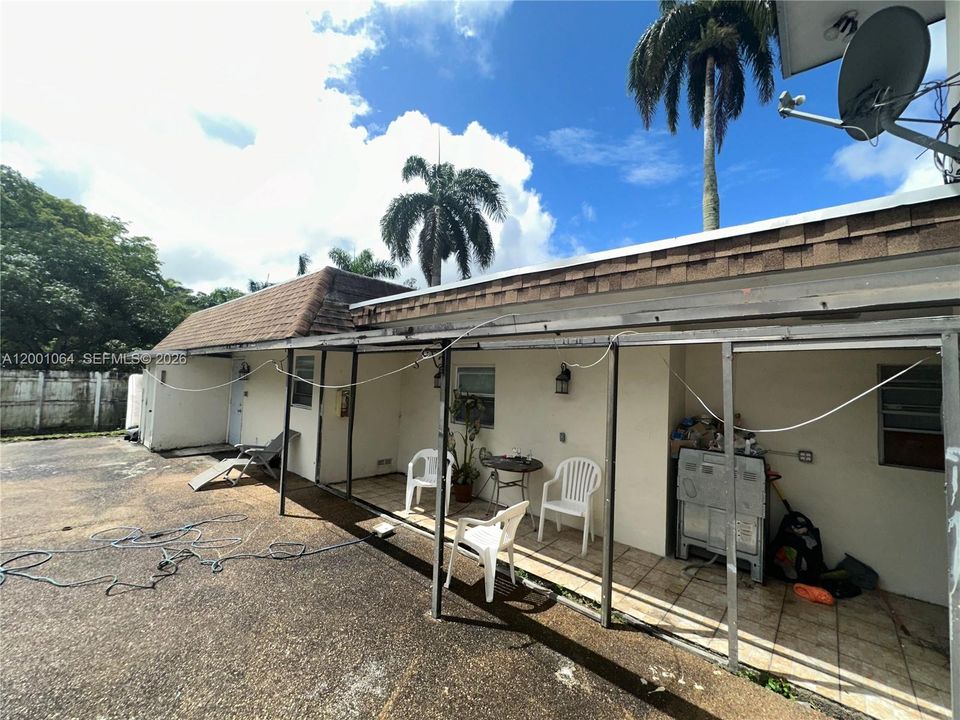 Activo con contrato: $980,000 (7 camas, 4 baños, 4581 Pies cuadrados)