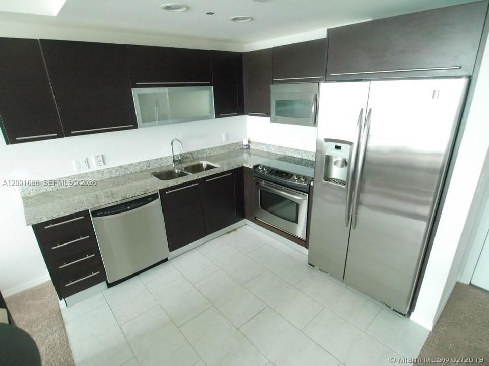 For Sale: $465,000 (1 beds, 1 baths, 639 Square Feet)