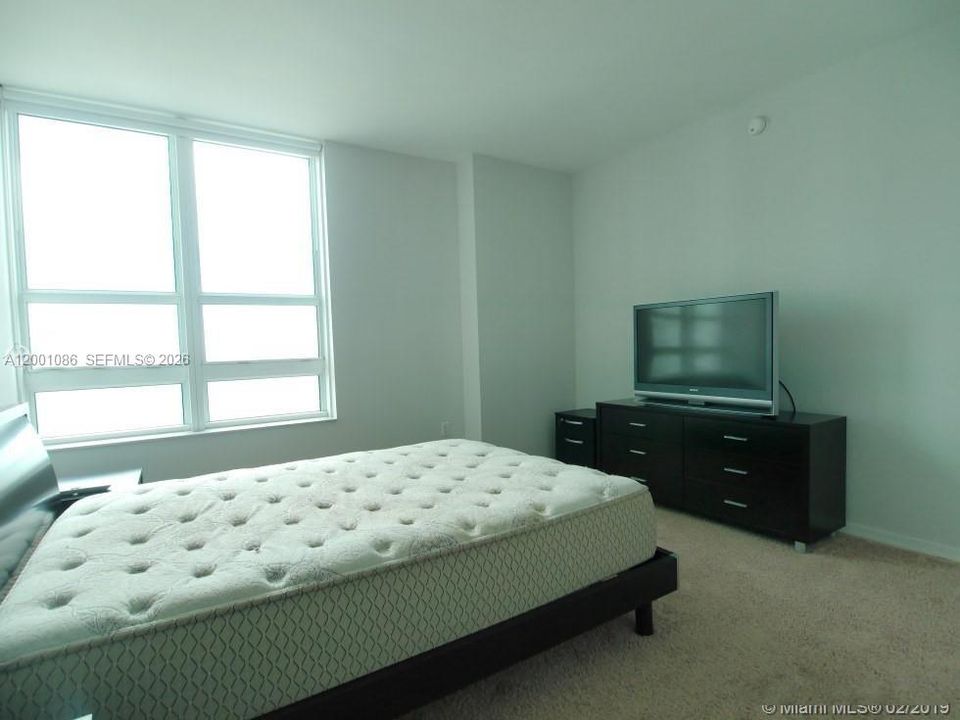 For Sale: $465,000 (1 beds, 1 baths, 639 Square Feet)