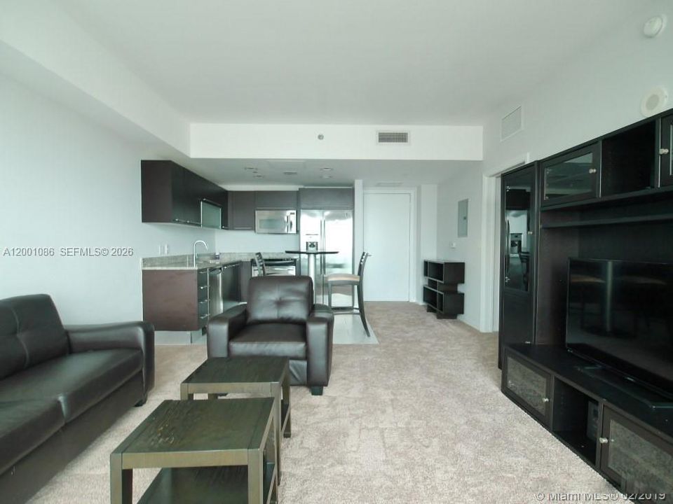 For Sale: $465,000 (1 beds, 1 baths, 639 Square Feet)