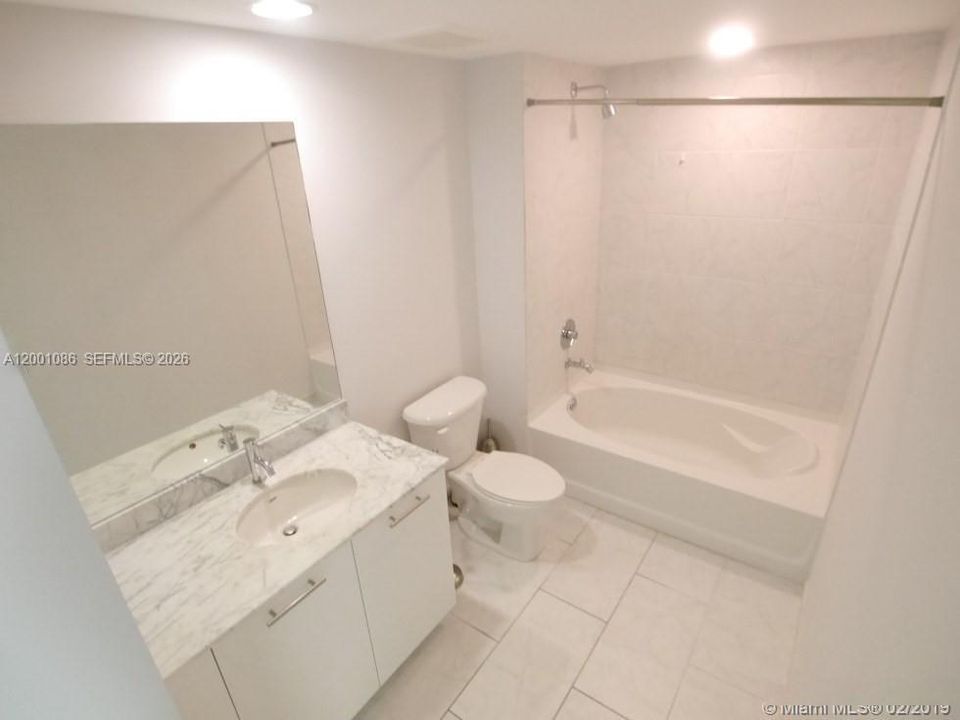 For Sale: $465,000 (1 beds, 1 baths, 639 Square Feet)
