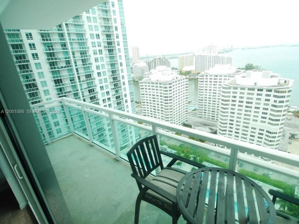 For Sale: $465,000 (1 beds, 1 baths, 639 Square Feet)