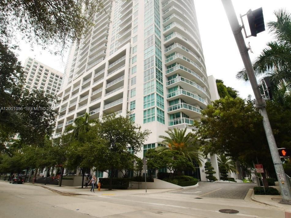 For Sale: $465,000 (1 beds, 1 baths, 639 Square Feet)