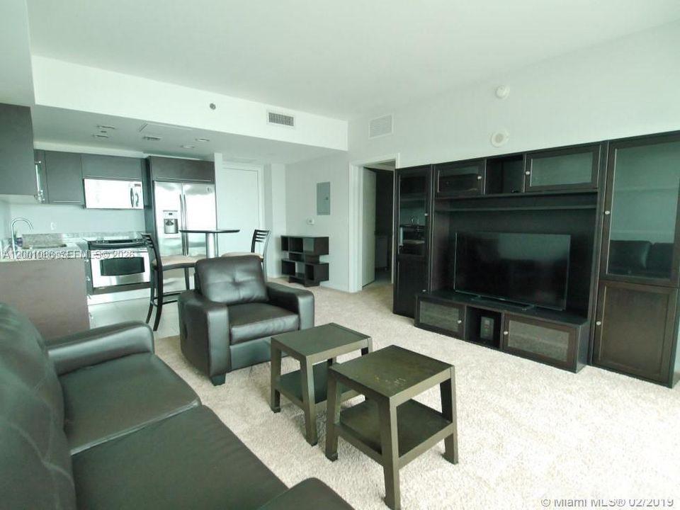 For Sale: $465,000 (1 beds, 1 baths, 639 Square Feet)