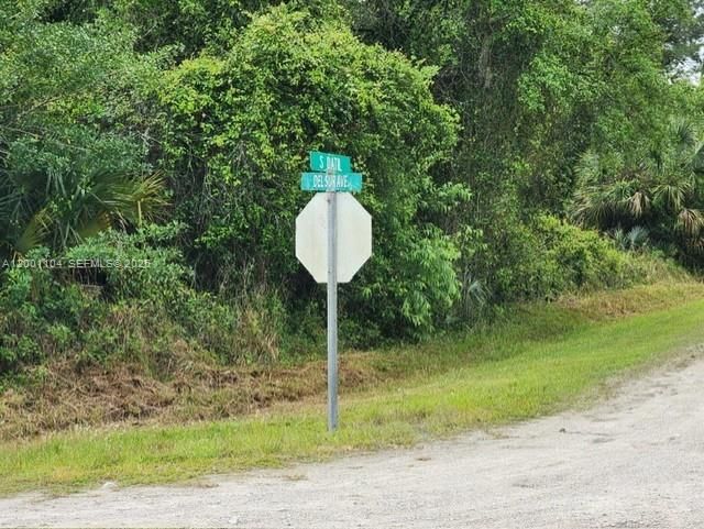 На продажу: $56,000 (1.25 acres)