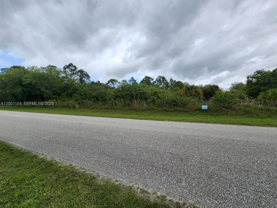 На продажу: $56,000 (1.25 acres)