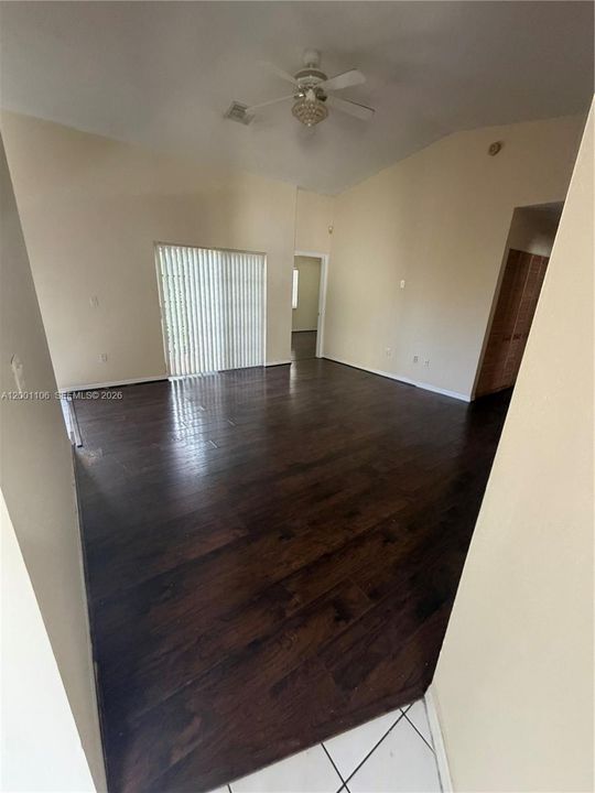 Activo con contrato: $2,000 (3 camas, 2 baños, 1070 Pies cuadrados)