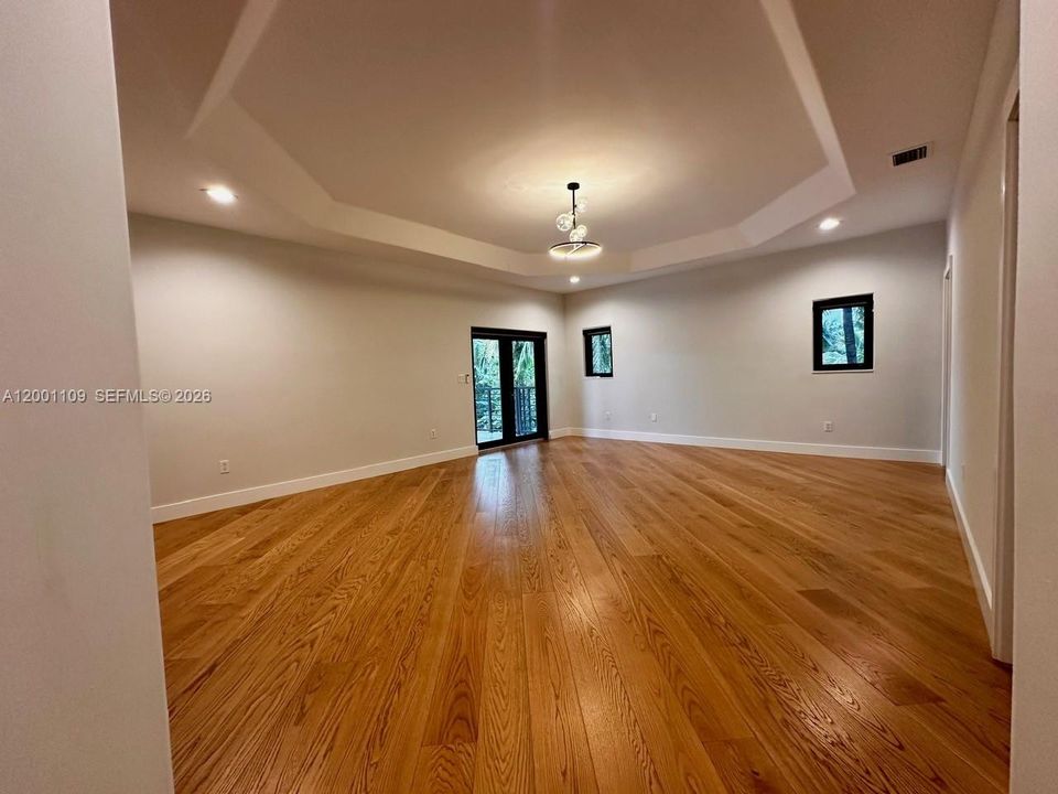 For Rent: $13,500 (5 beds, 6 baths, 4540 Square Feet)