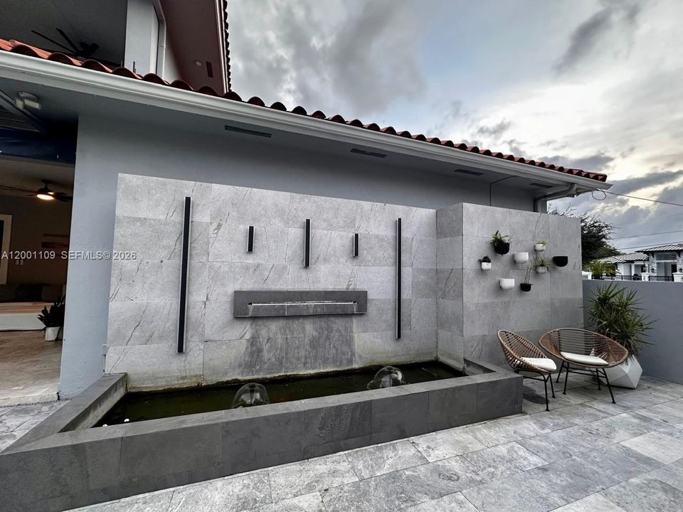 For Rent: $13,500 (5 beds, 6 baths, 4540 Square Feet)