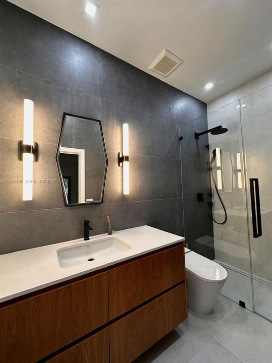 For Rent: $13,500 (5 beds, 6 baths, 4540 Square Feet)